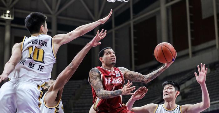 PG电子线上登入-湖南队客场胜出，球员备战状态完美