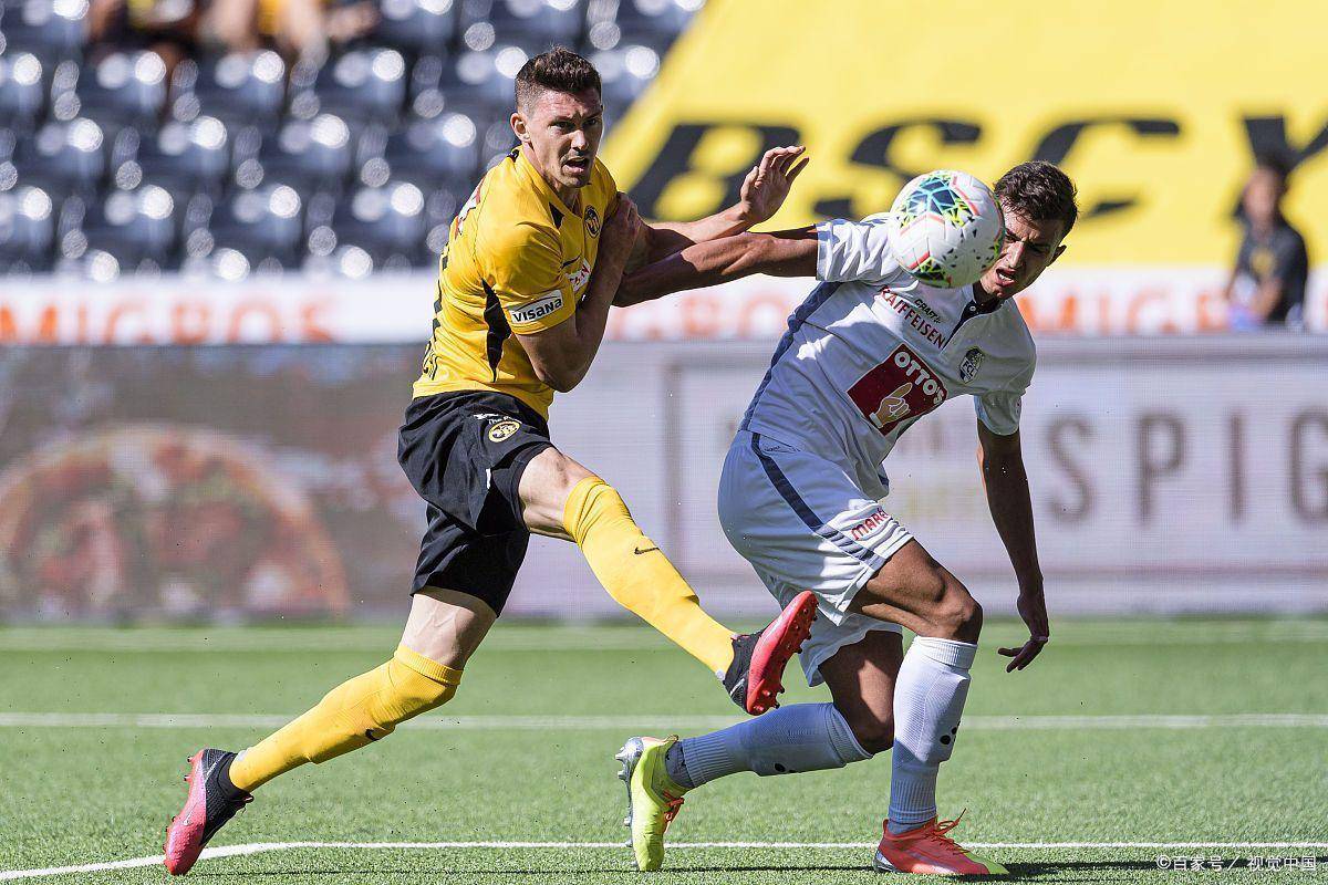 沙尔克客场不敌法兰克福，遭遇三连败的简单介绍