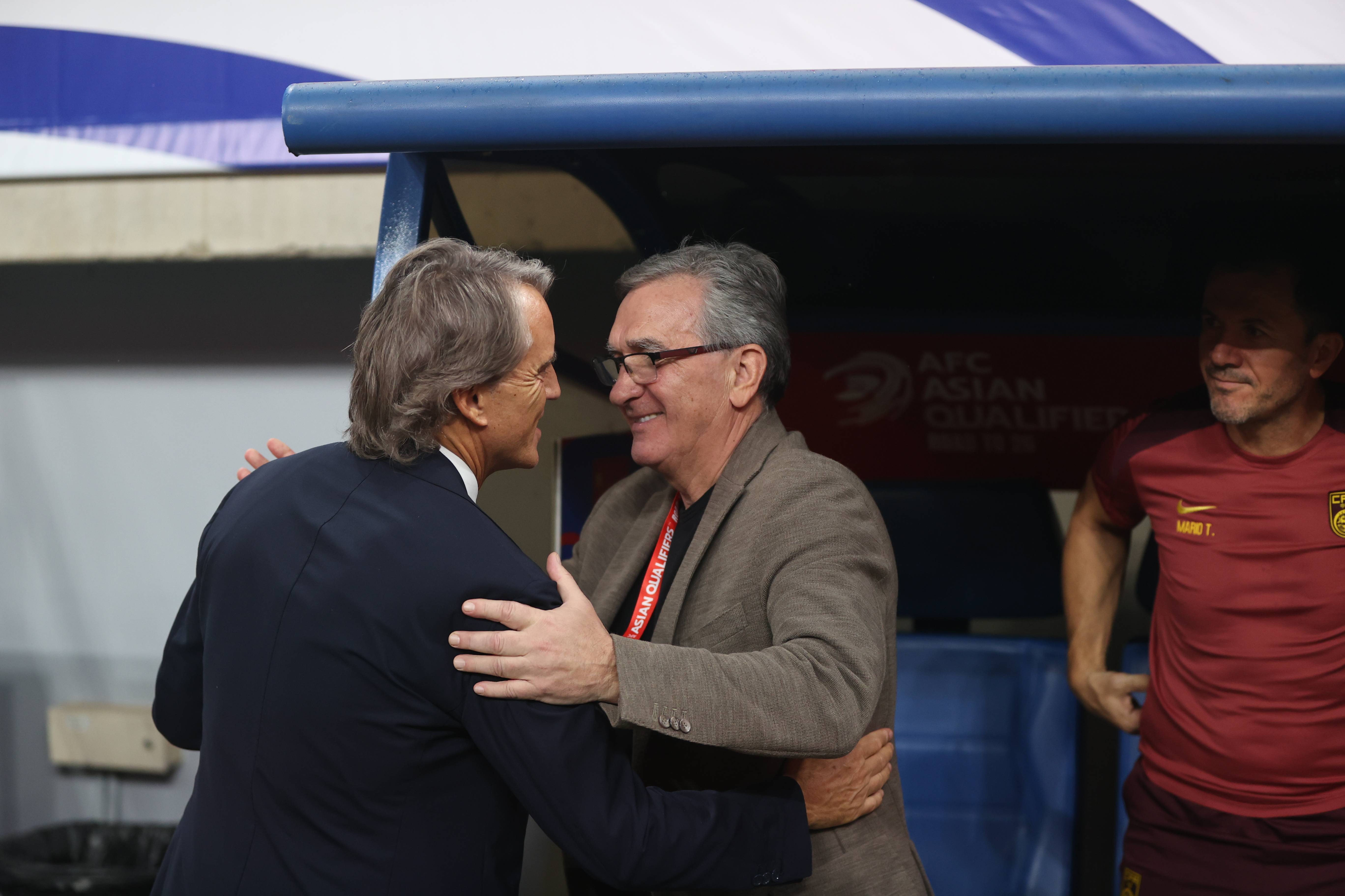 PG电子试玩官网-主教练因解约离队，球队临时换帅备战