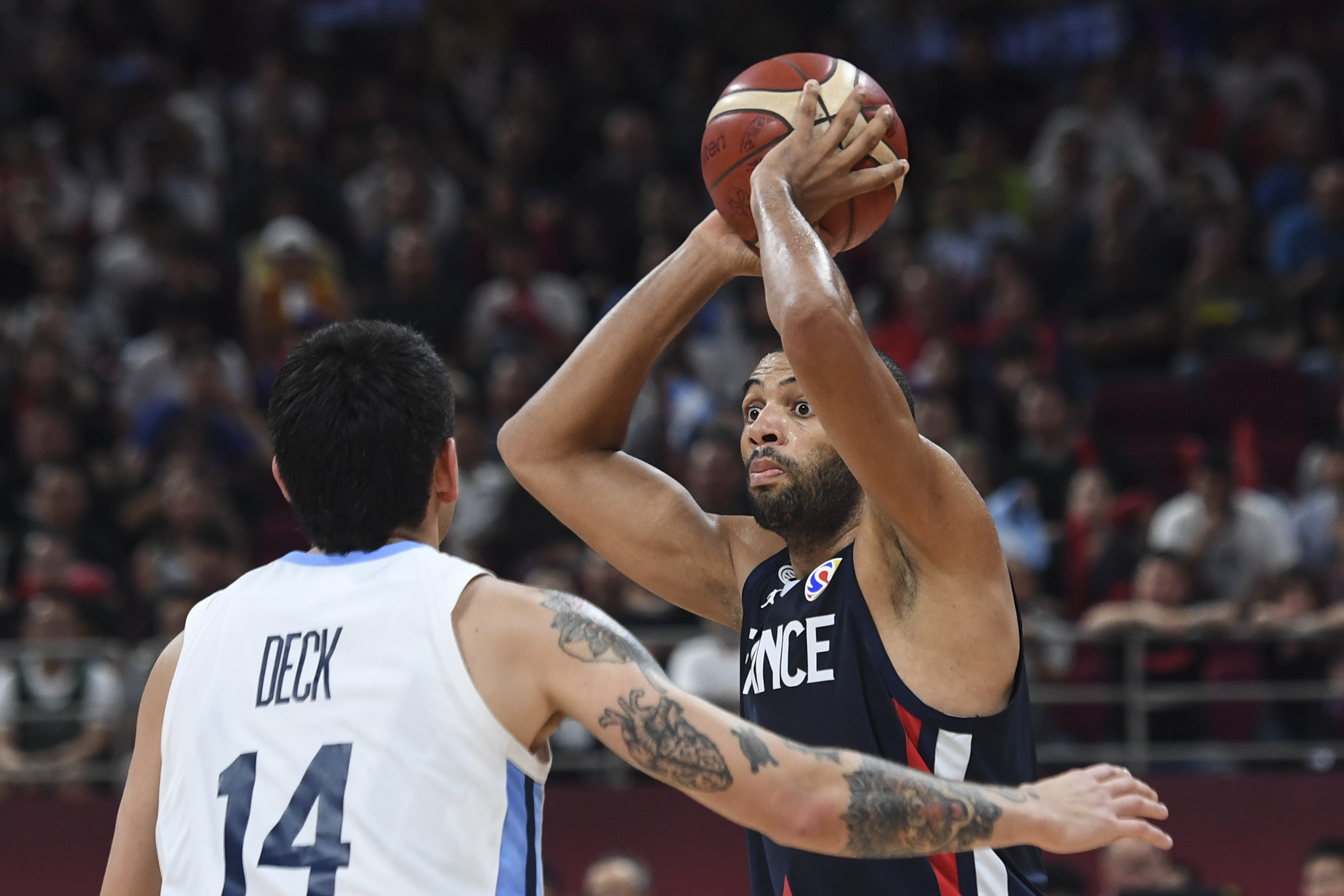 阿根廷篮球队战胜强敌，晋级决赛