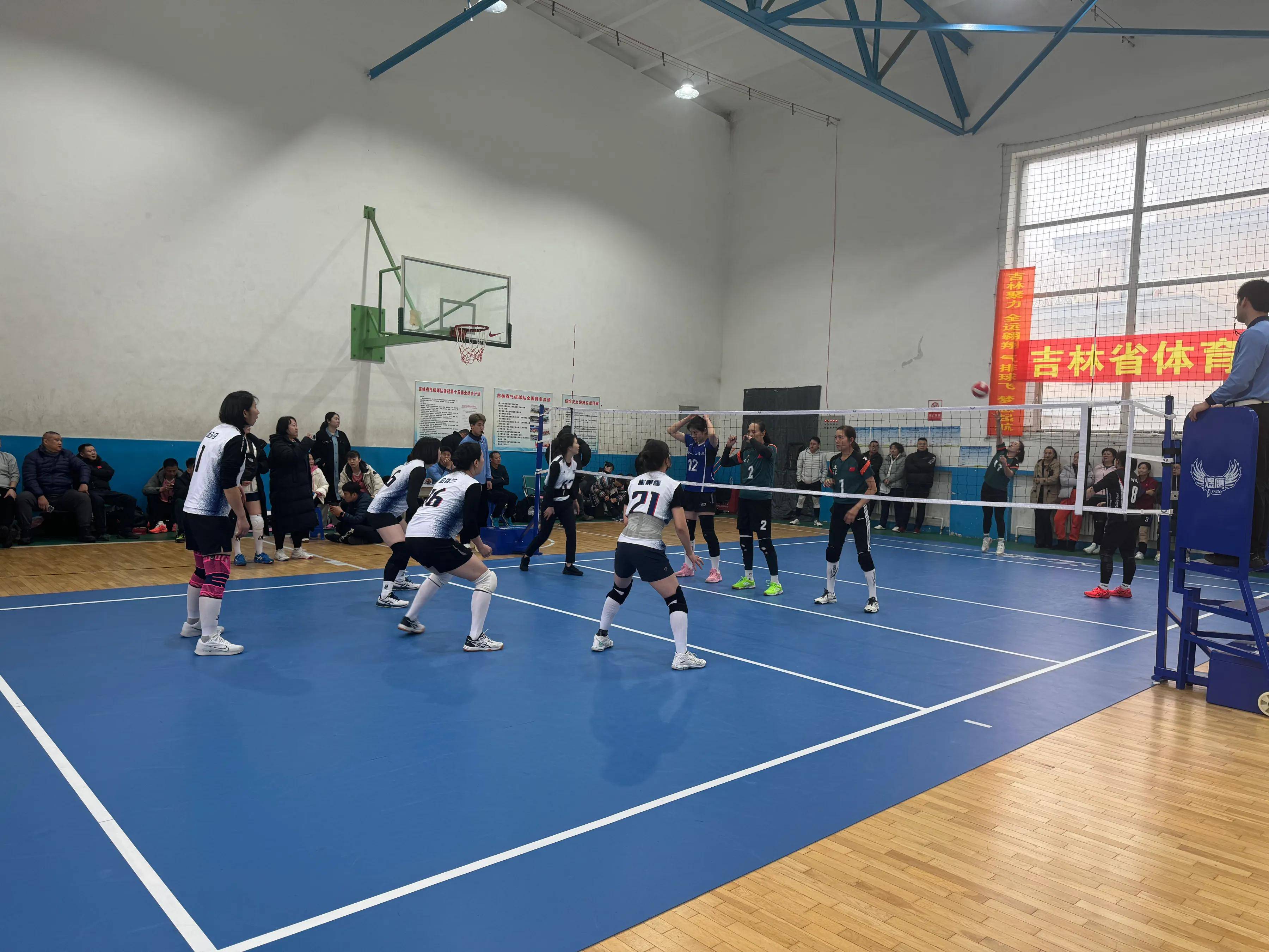 关于球员技能碰撞，比赛激烈精彩纷呈的信息