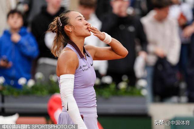 哥伦比亚击败强敌晋级淘汰赛