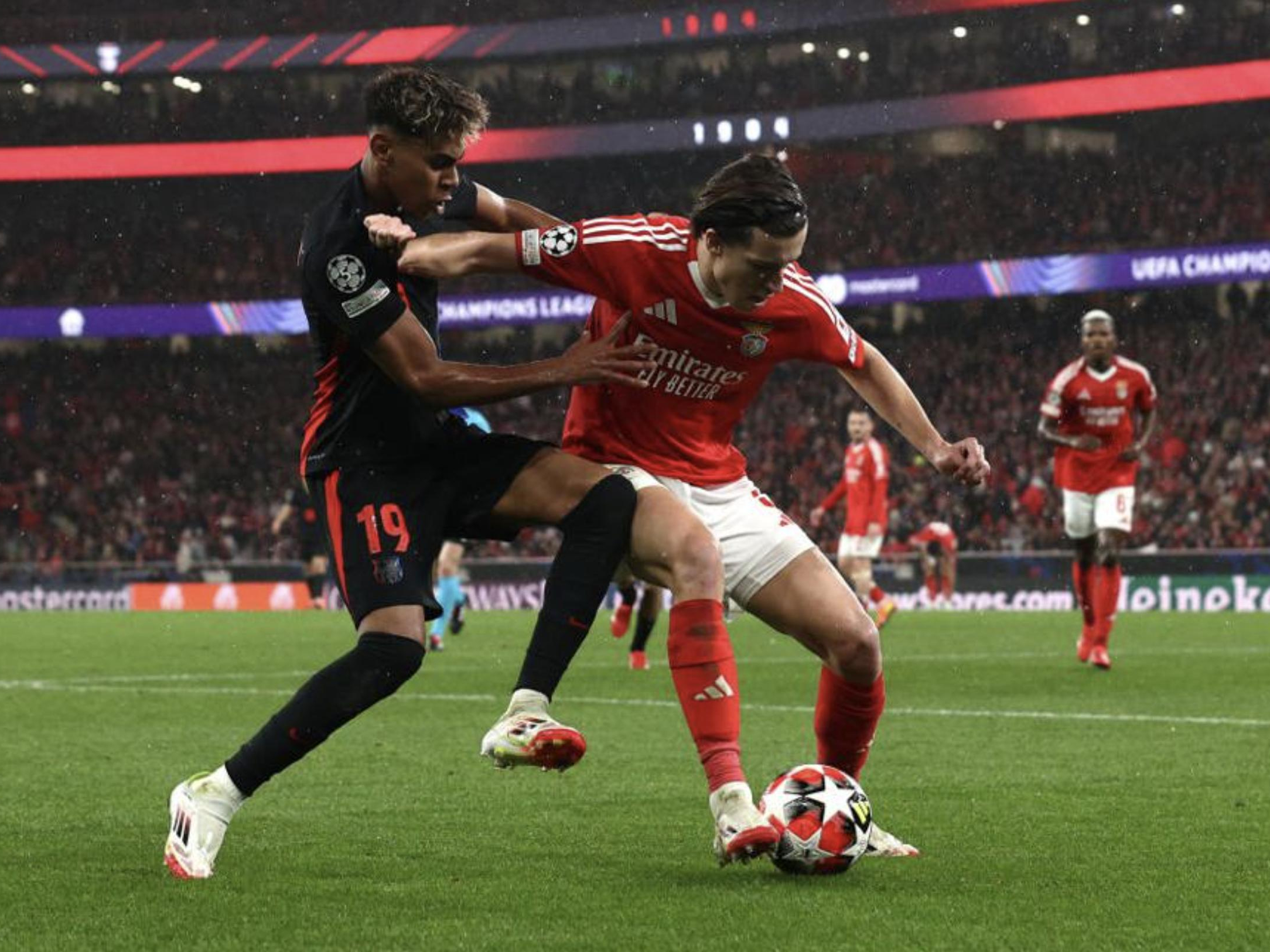 巴萨客场告捷，卫冕冠军继续领跑