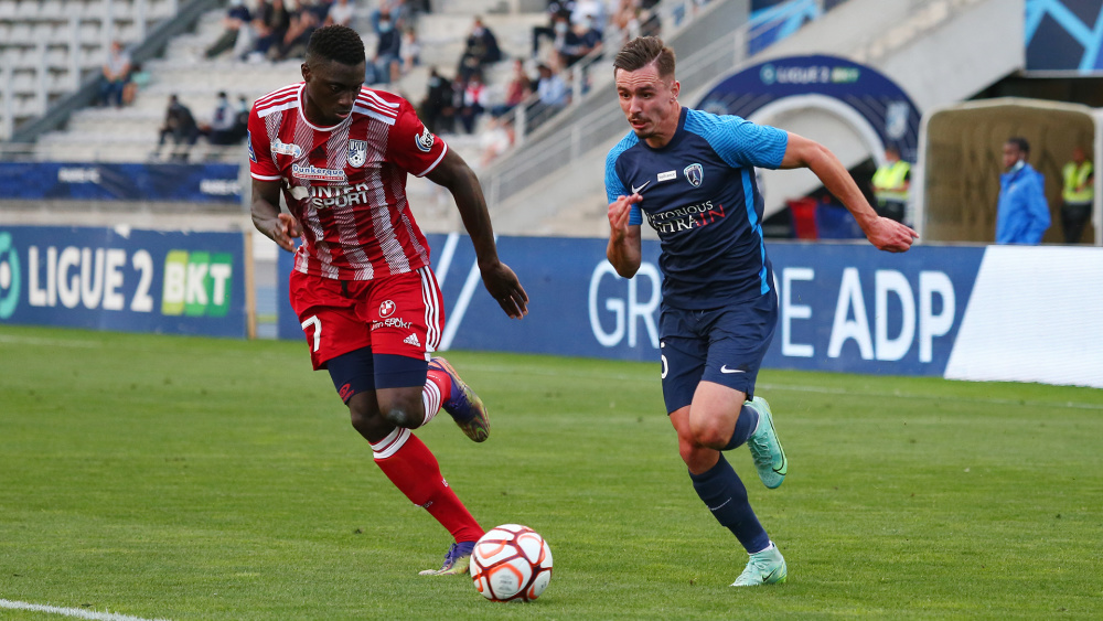 包含梅斯主场大胜摩纳哥，继续追赶保级席位的词条