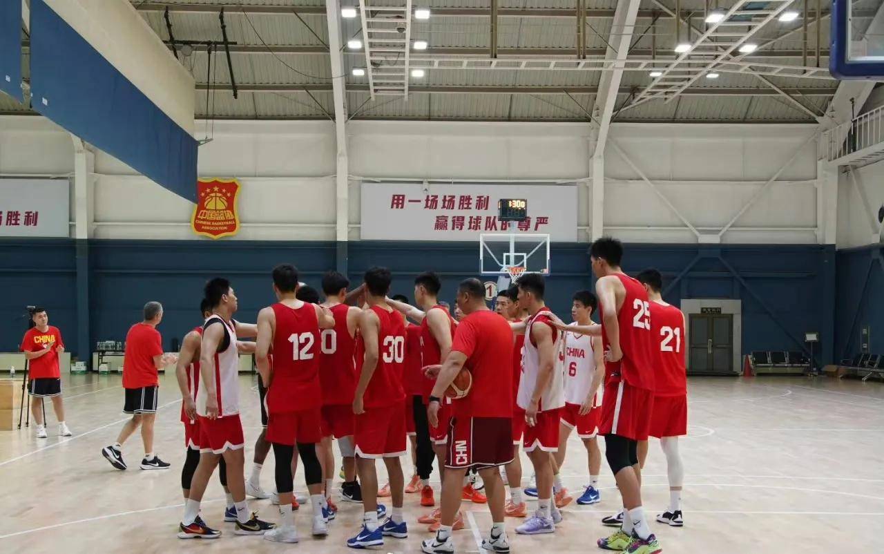 PG电子线上登入-热闹的篮球联赛赛场上的较量