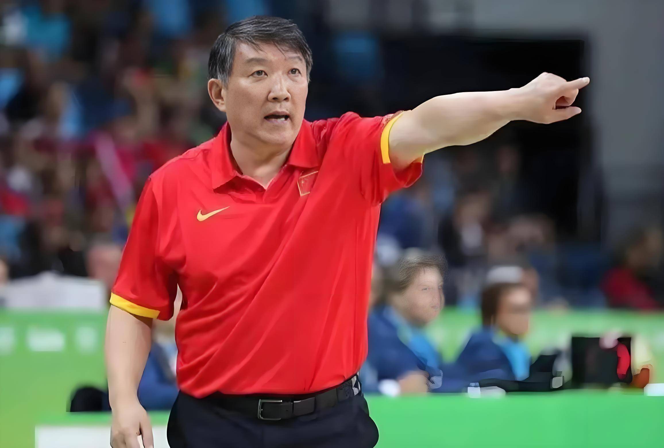 比赛中球员们团结协作取得胜利