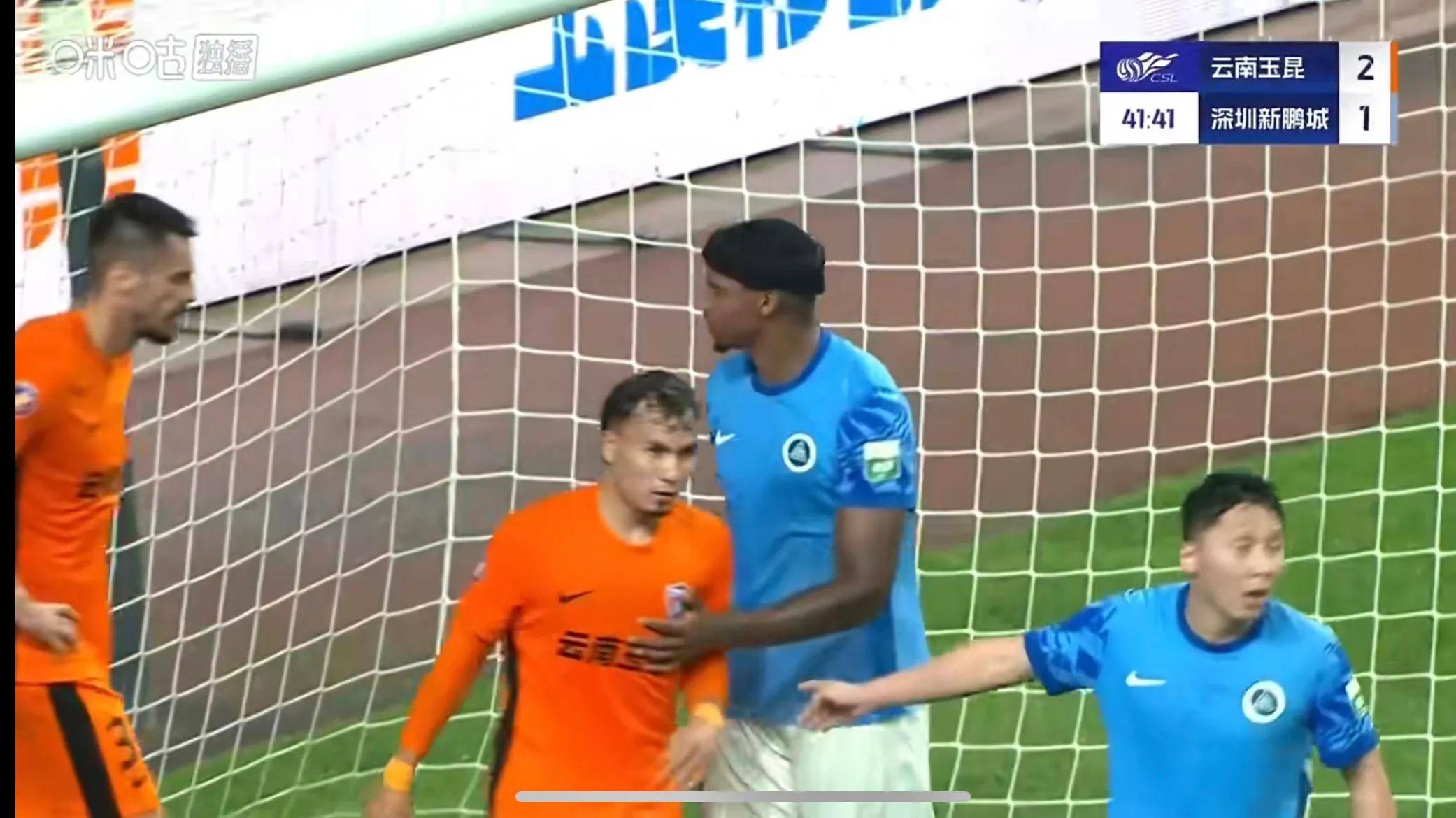 关于球队间矛盾激化，比赛愈加激烈的信息