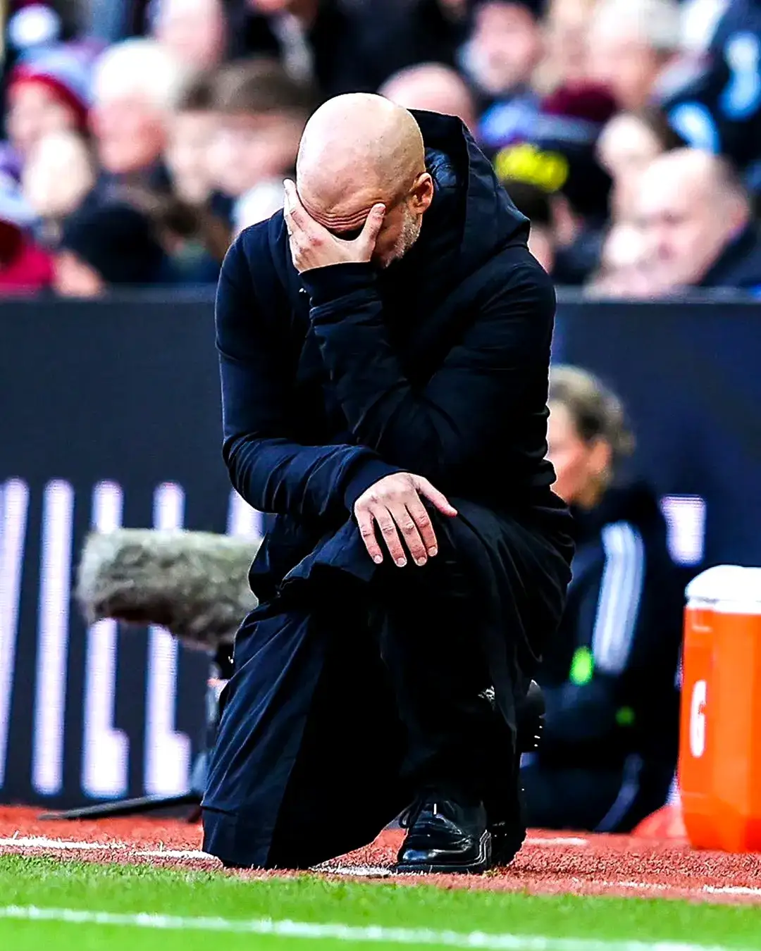 PG电子试玩官网-曼城后防连续犯错，瓜迪奥拉怒斥球员