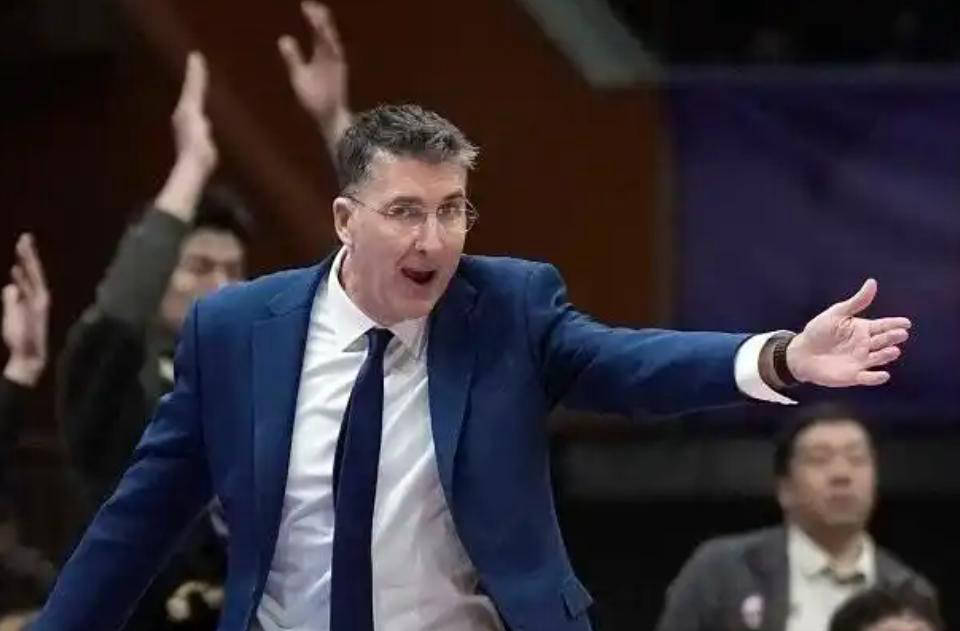 PG电子官方-主帅调整战术奏效，球队状态逐渐回升