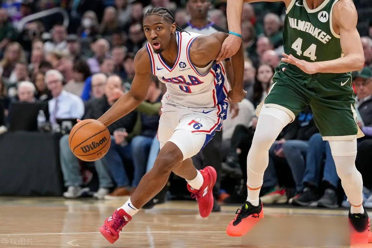 PG中国登录入口-包含开拓者双杀76人，利拉德再现高光的词条