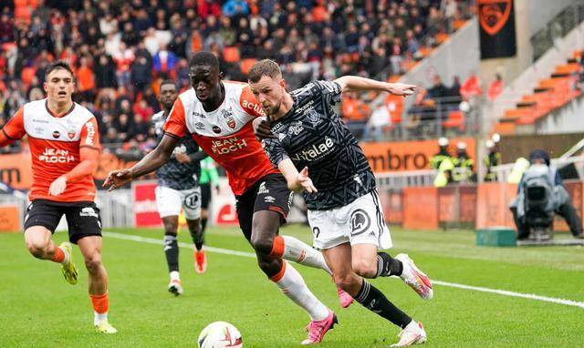 包含里昂客场战胜尼斯，展现出色技术的词条