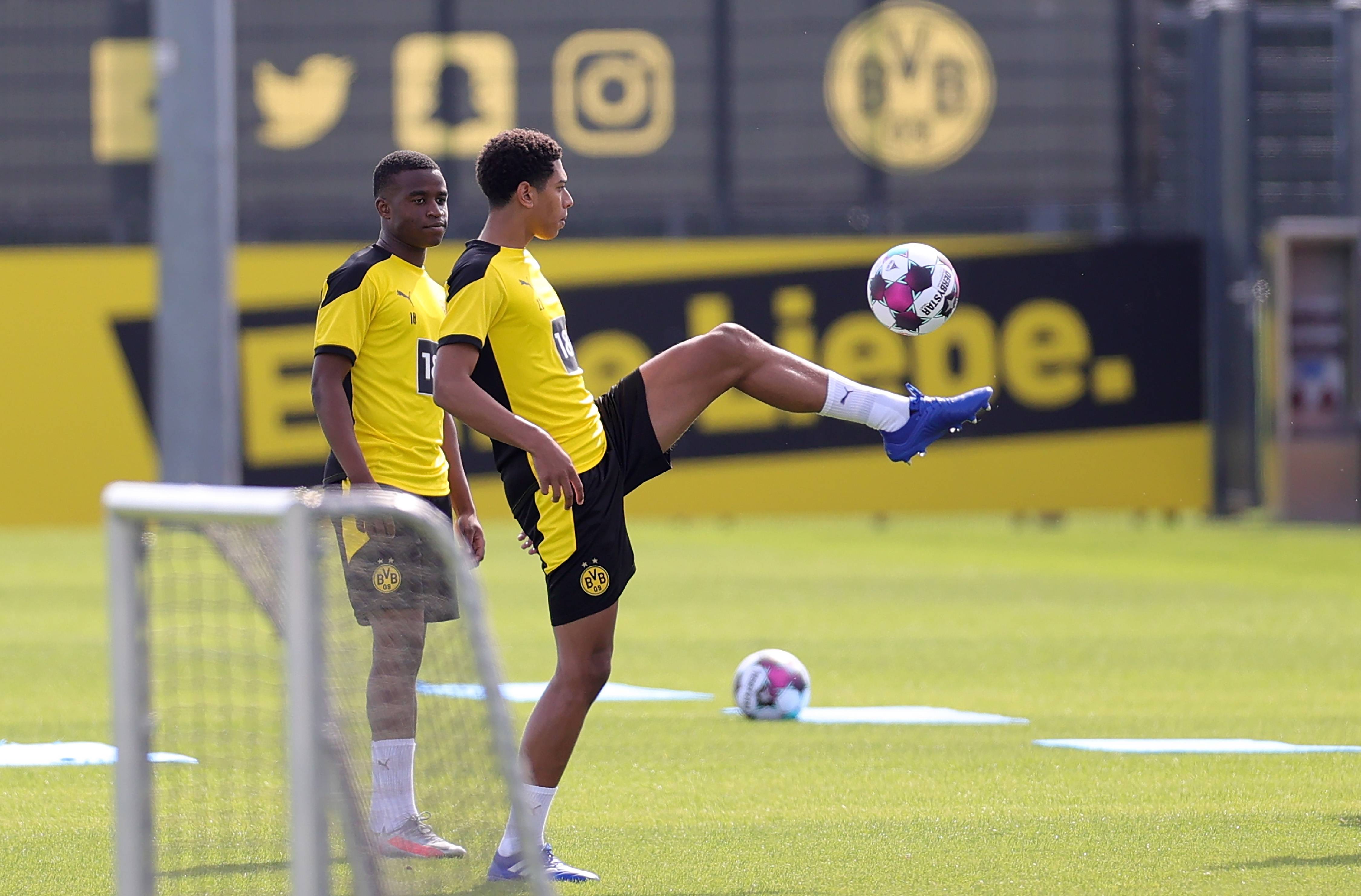 多特蒙德球员集体训练备战下一战