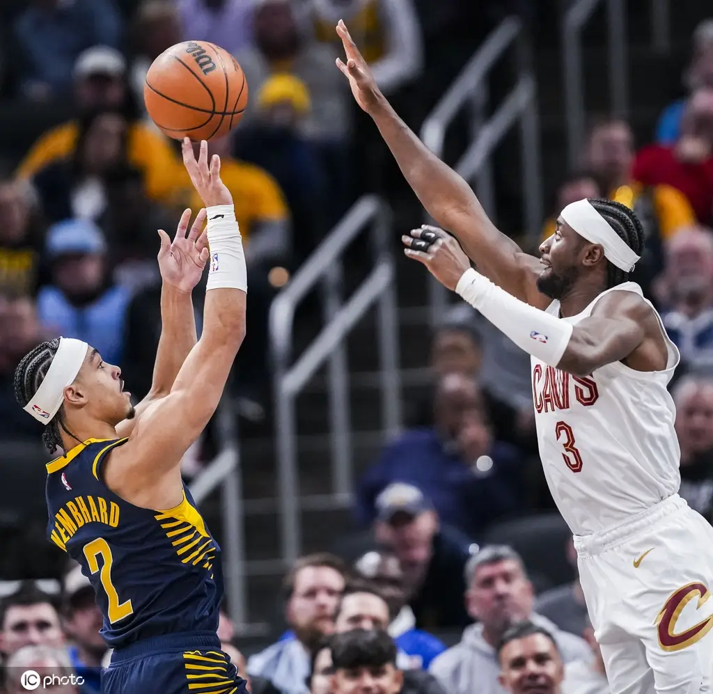 爵士主场失利：米切尔独木难支全队表现平平被对手压制的简单介绍