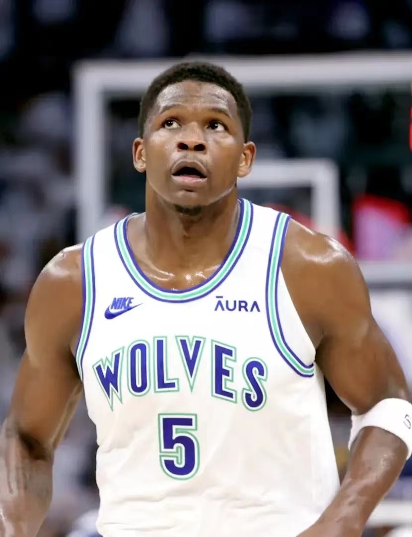 包含森林狼后卫可克马斯膝盖不适，或缺阵数场比赛的词条