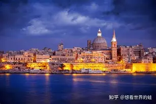 马耳他游泳健将夺得金牌，光芒四射