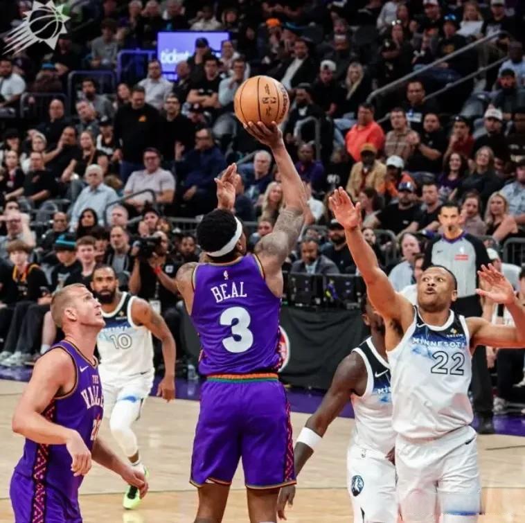 太阳客场击败老鹰，布克连得30+分